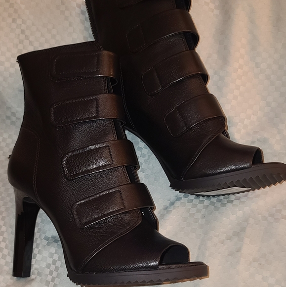 DKNY Boots - Picture 9 of 15